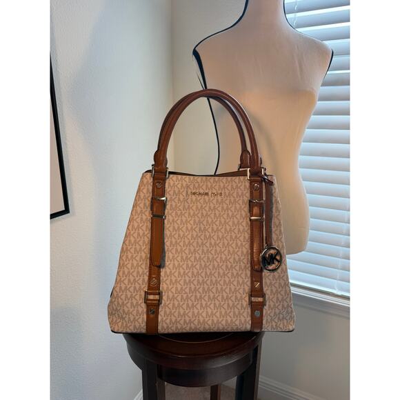 Michael Kors Bedford Legacy Lg Tote Bag Vanilla /Brown Leather trim GoldHardware - Picture 8 of 16